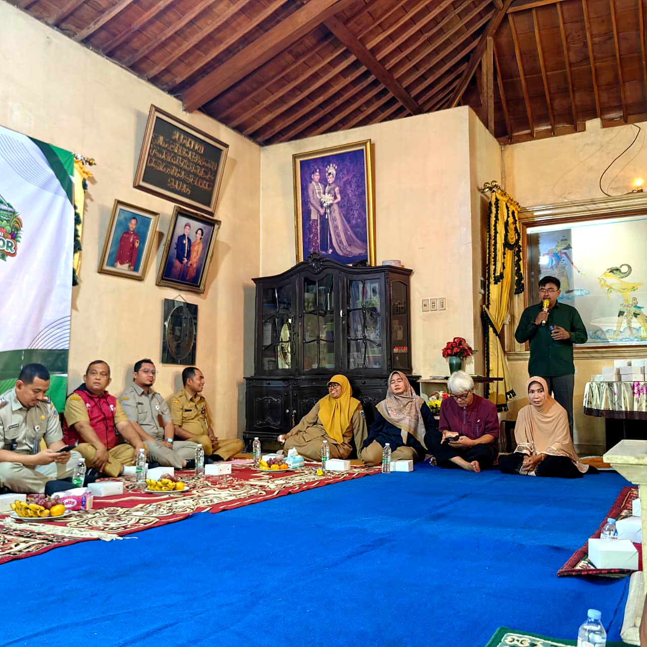 Pembawa Acara Memandu Jalannya Kegiatan